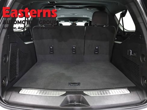 Used 2023 Chevrolet Suburban Premier RWD image 9