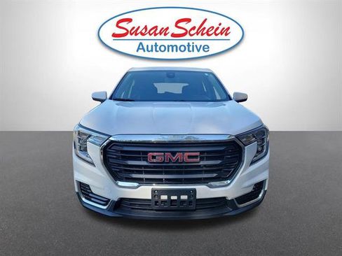 Used 2024 GMC Terrain SLE image 18