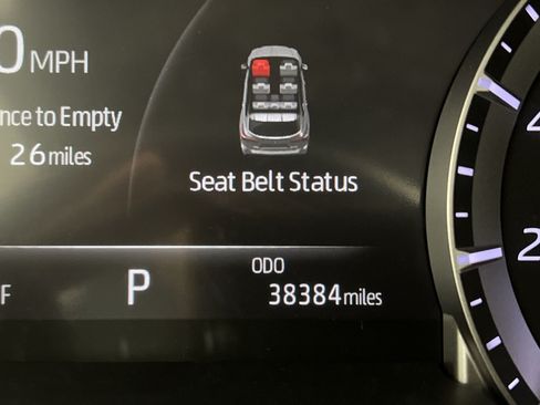Used 2022 Toyota Highlander XLE AWD/4WD image 17