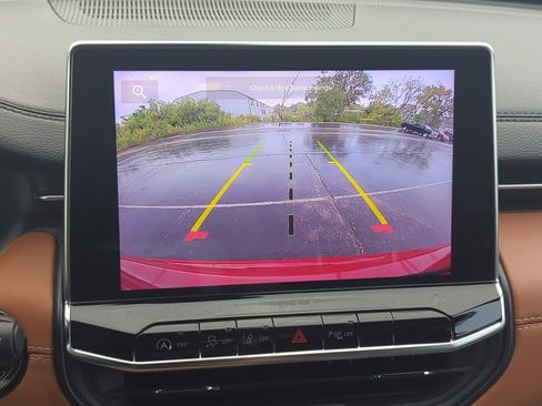 Used 2024 Jeep Compass Limited image 29