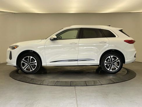 Certified 2025 Audi Q5 Premium w/ Convenience Package AWD/4WD image 2