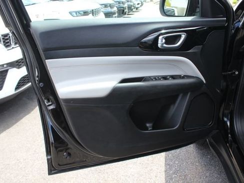 Used 2022 Jeep Compass Limited AWD/4WD image 19