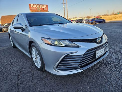 Used 2022 Toyota Camry LE image 11
