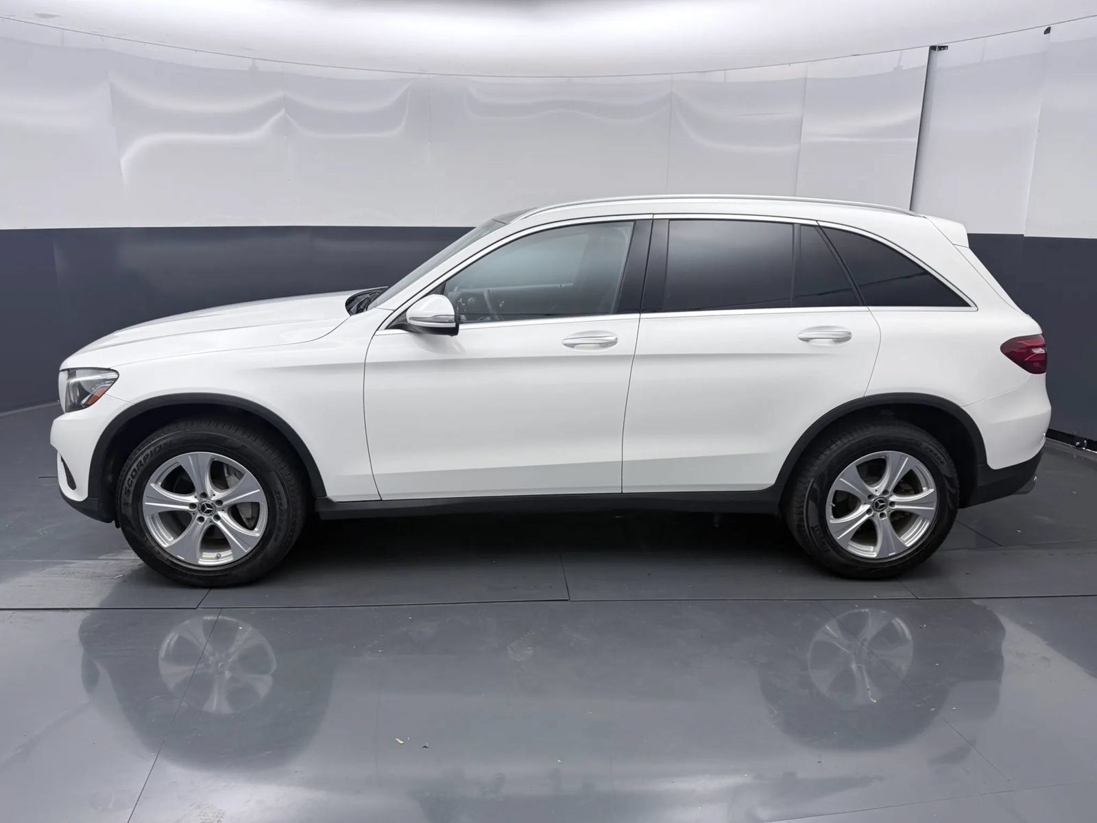 Used 2018 Mercedes-Benz GLC 300 4MATIC image 5