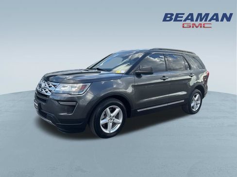 Used 2019 Ford Explorer XLT image 3