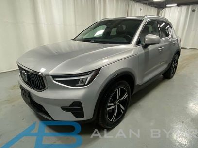 Used 2025 Volvo XC40 B5 Core