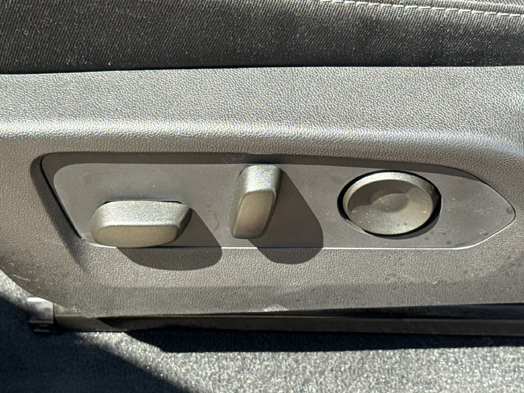 Used 2025 Chevrolet Colorado LT RWD image 21