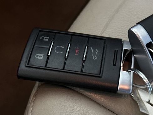 Used 2011 Cadillac SRX Premium image 24