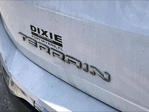 Used 2022 GMC Terrain SLT w/ Tech Package image 10