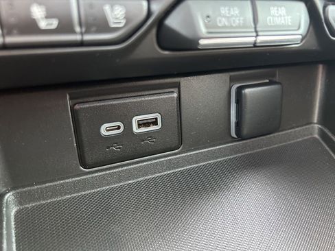 Used 2022 Chevrolet Tahoe High Country image 32