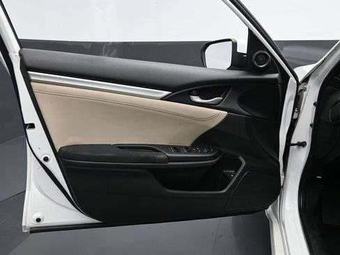 Used 2019 Honda Civic EX image 18
