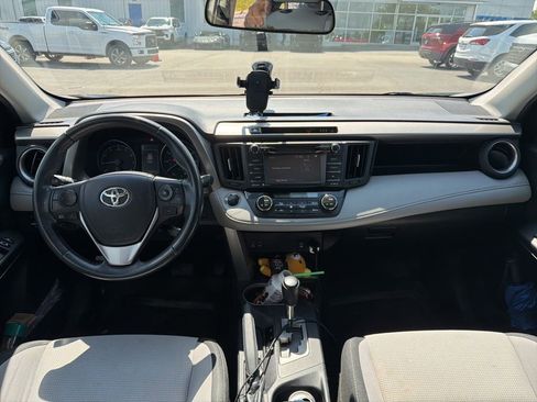Used 2018 Toyota RAV4 XLE FWD image 5