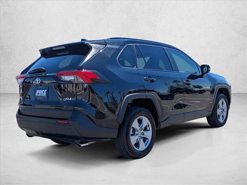 Used 2025 Toyota RAV4 XLE FWD image 5