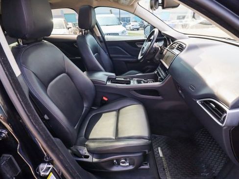 Used 2020 Jaguar F-PACE Premium image 46