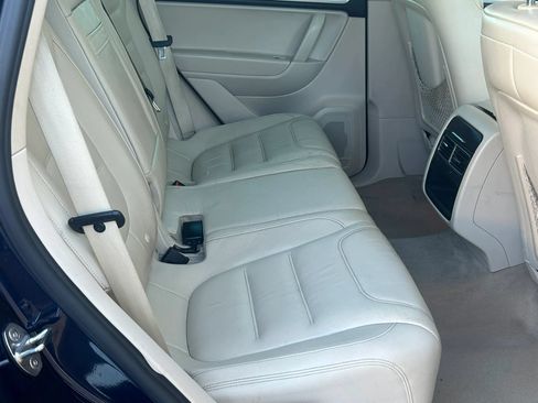 Used 2013 Volkswagen Touareg TDI AWD/4WD image 17