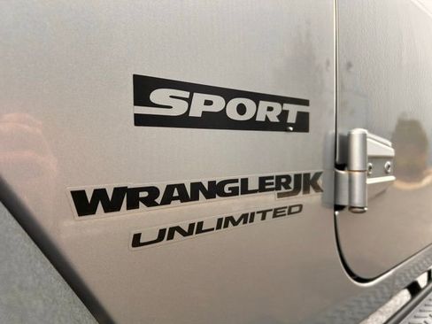 Used 2018 Jeep Wrangler Unlimited Sport S AWD/4WD image 11