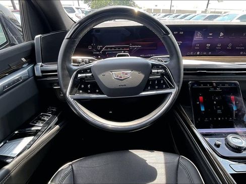 Used 2025 Cadillac Escalade ESV Premium Luxury AWD/4WD image 7