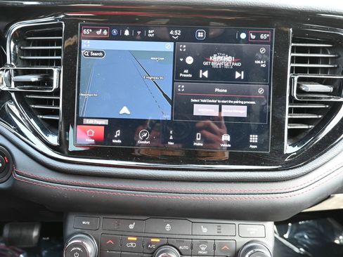 Used 2025 Dodge Durango GT RWD image 13