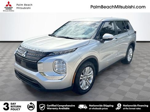 Used 2024 Mitsubishi Outlander ES image 1