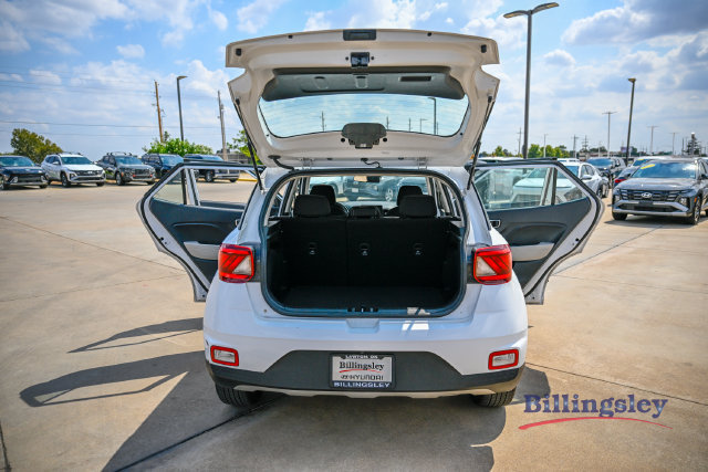 Certified 2025 Hyundai Venue SEL FWD image 17
