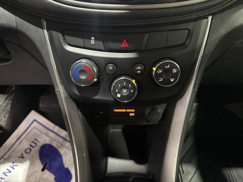 Used 2019 Chevrolet Trax LT w/ LT Convenience Package image 27