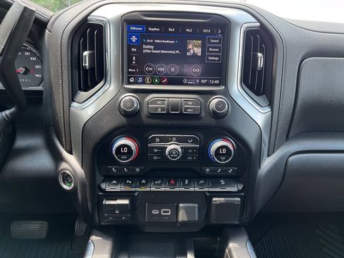 Used 2022 Chevrolet Silverado 1500 LTZ w/ LTZ Premium Package AWD/4WD image 25