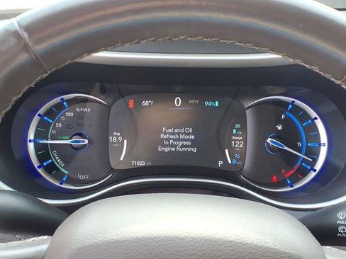 Used 2021 Chrysler Pacifica Touring-L FWD image 13