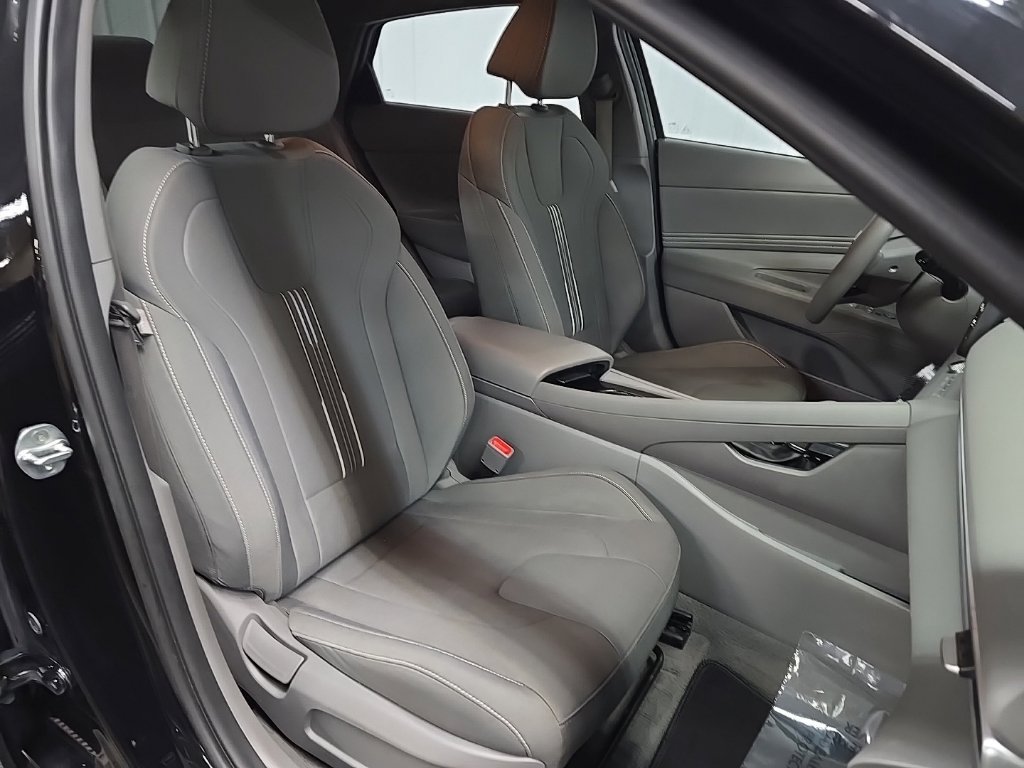 Used 2023 Hyundai Elantra SEL w/ Convenience Package FWD image 14