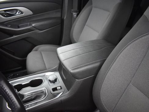 Used 2022 Chevrolet Traverse LT image 13