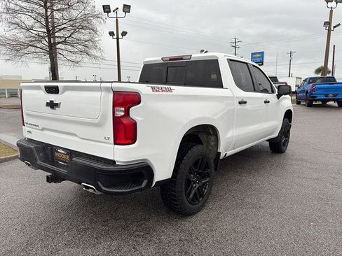 Used 2024 Chevrolet Silverado 1500 LT Trail Boss w/ Convenience Package II image 7