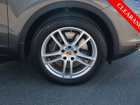 Used 2023 Porsche Cayenne Platinum Edition image 8