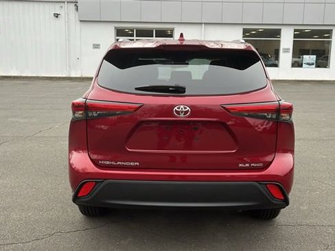 Certified 2023 Toyota Highlander XLE image 5