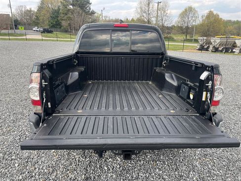 Used 2015 Toyota Tacoma 4x4 Double Cab w/ Limited Package image 13