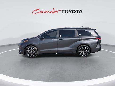 Certified 2025 Toyota Sienna Platinum image 5