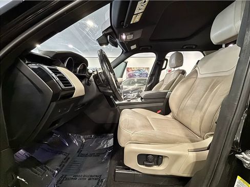 Used 2017 Land Rover Discovery SE AWD/4WD image 12