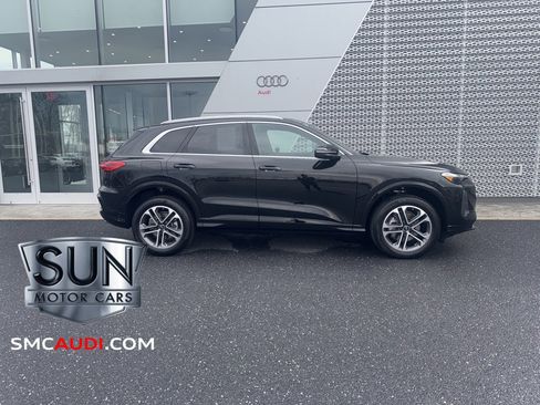 Certified 2025 Audi Q5 Premium w/ Convenience Package image 2