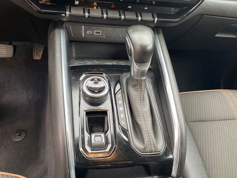 Used 2024 GMC Canyon AT4 w/ Canyon Safety Plus Package image 34