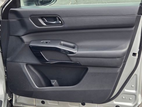 Used 2025 Nissan Pathfinder SV AWD/4WD image 6