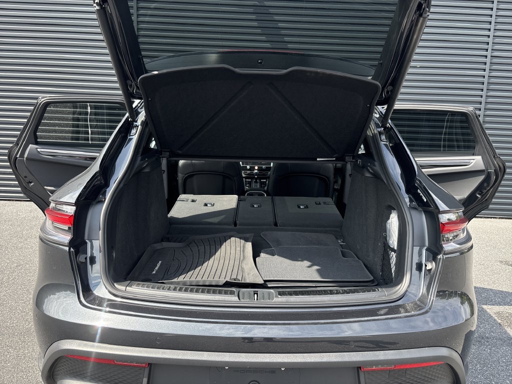 Certified 2026 Porsche Macan AWD/4WD image 31