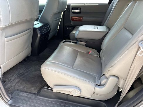 Used 2018 Toyota Sequoia Platinum RWD image 15