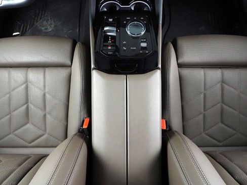 Used 2025 BMW i5 eDrive40i w/ M Sport Package image 27