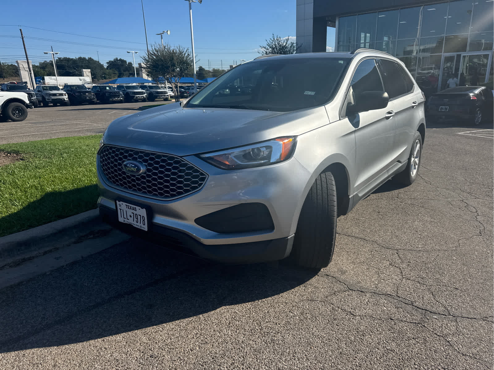 Used 2023 Ford Edge SE AWD/4WD image 4