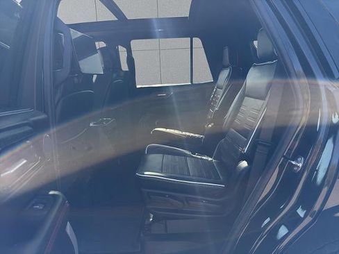 Used 2025 GMC Yukon AT4 Ultimate w/ LPO, Floor Liner Package AWD/4WD image 31