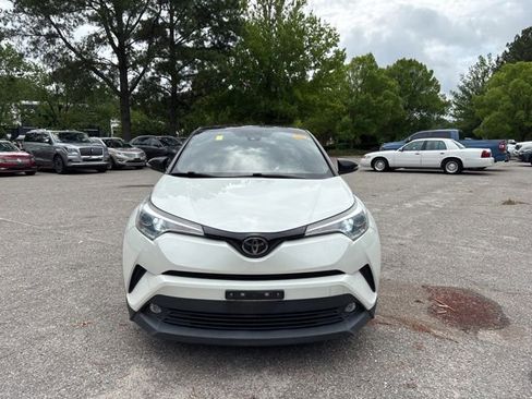 Used 2019 Toyota C-HR Limited FWD image 8
