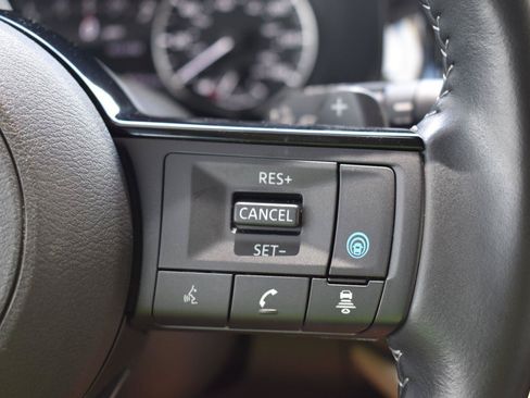 Used 2025 Nissan Pathfinder SL FWD image 33