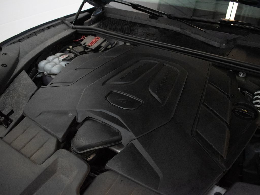 Certified 2024 Porsche Cayenne AWD/4WD image 18