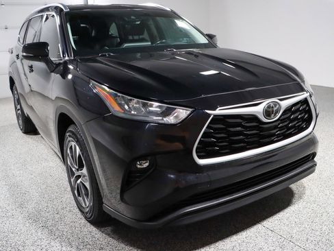Used 2020 Toyota Highlander XLE FWD image 5