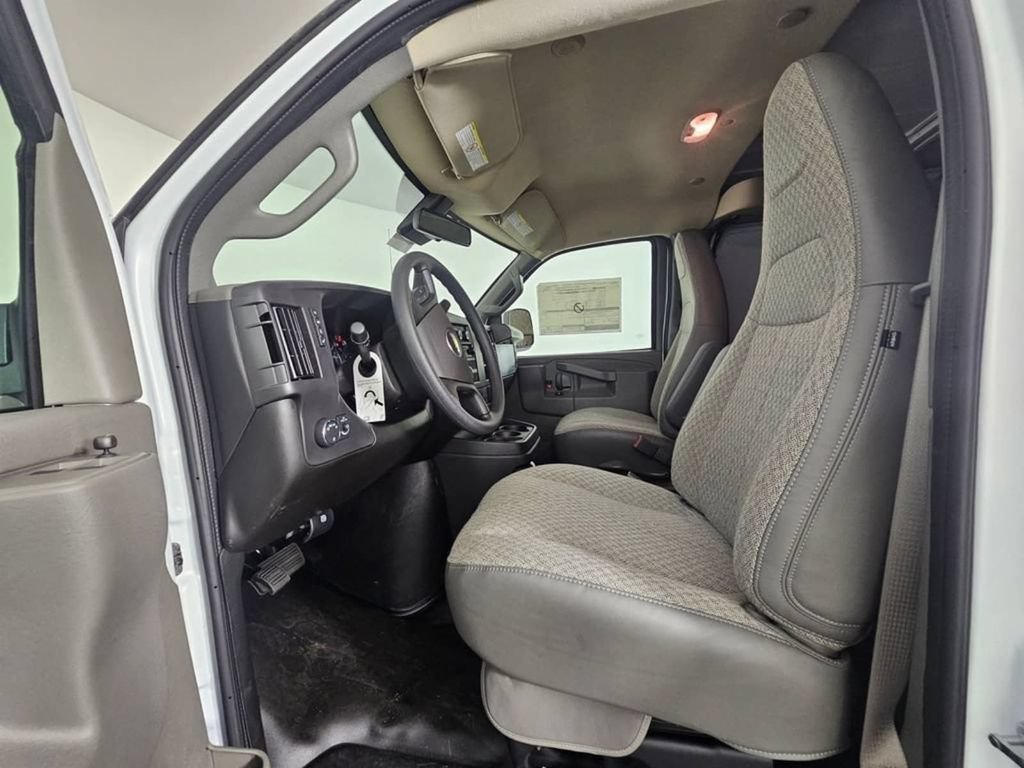 New 2025 Chevrolet Express 2500 Extended w/ Enhanced Convenience Package RWD image 17