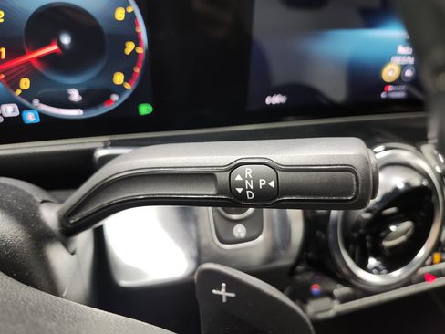 Used 2021 Mercedes-Benz GLB 250 4MATIC image 36