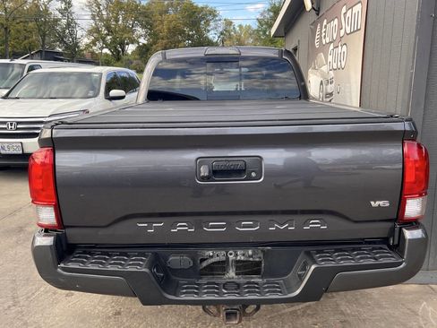 Used 2017 Toyota Tacoma TRD Off-Road image 11